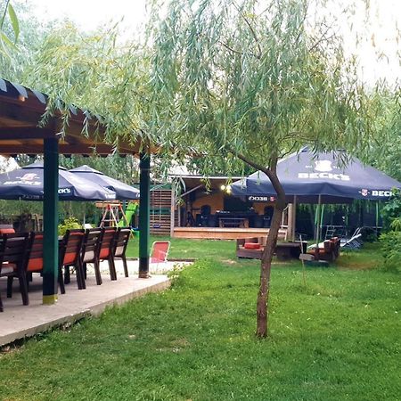 Hotel Restaurant Plutitor Delta Ways Nufaru Bagian luar foto