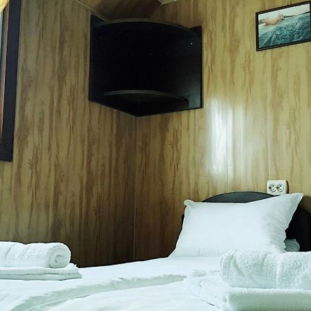 Hotel Restaurant Plutitor Delta Ways Nufaru Bagian luar foto