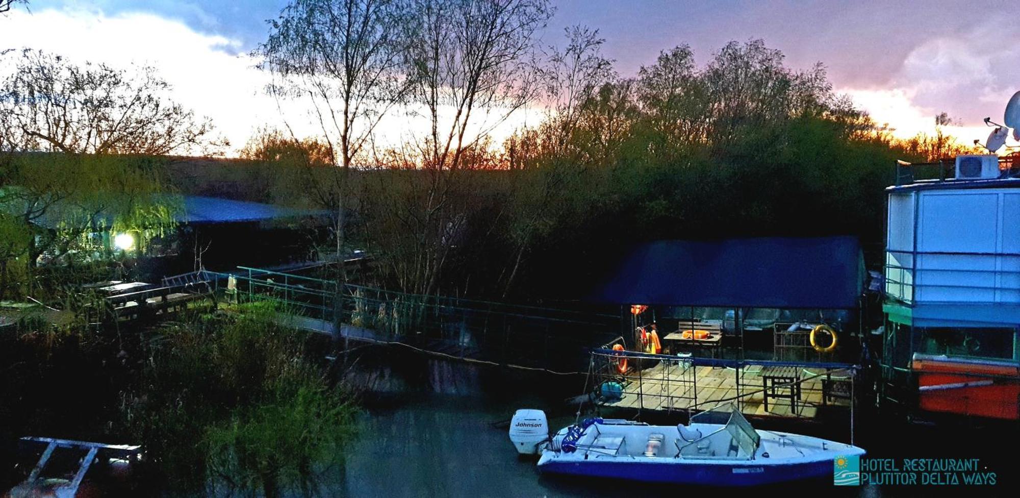 Hotel Restaurant Plutitor Delta Ways Nufaru Bagian luar foto
